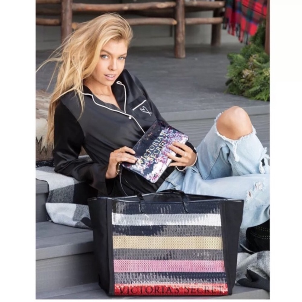 NWT VS Limited Edition Weekender Tote - Picture 1 of 5
